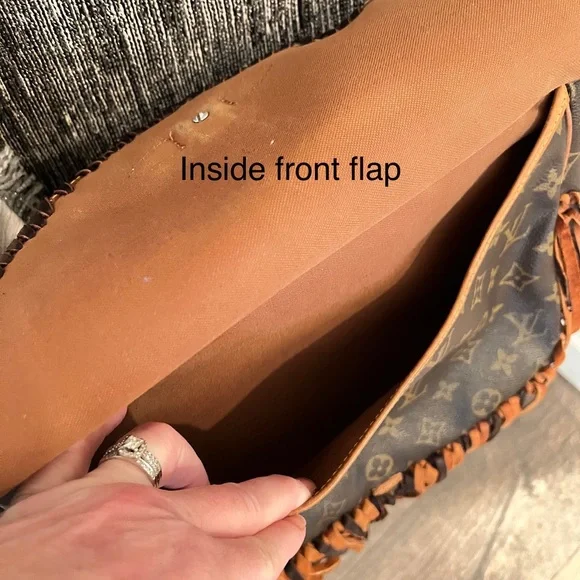 Louis Vuitton crossbody - Picture 5 of 12